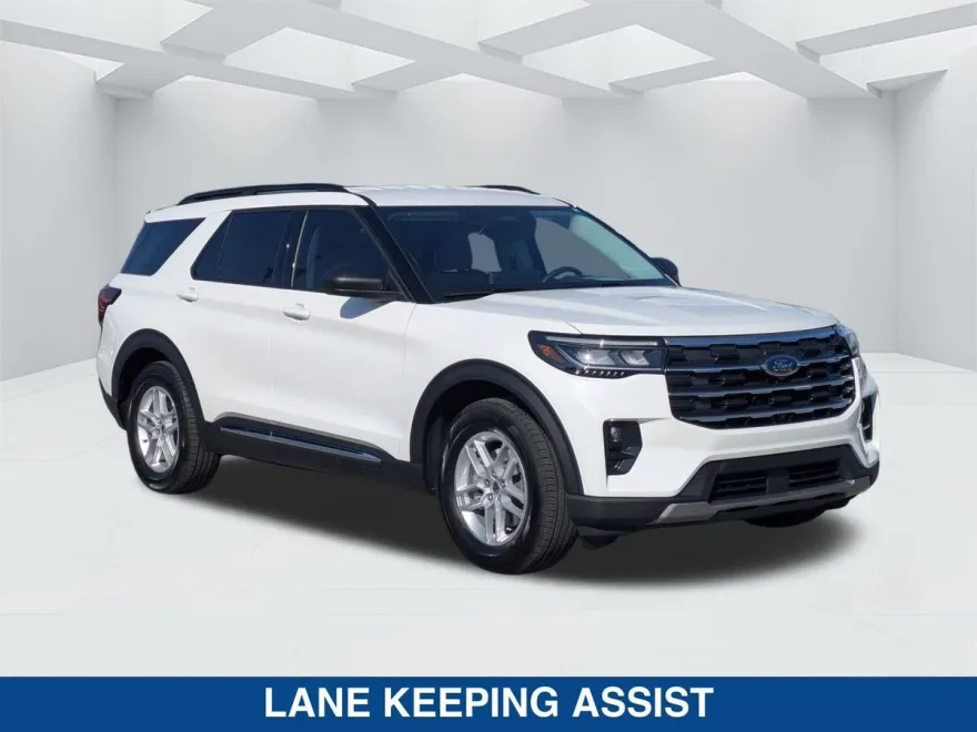 2025 Ford Explorer photo 1