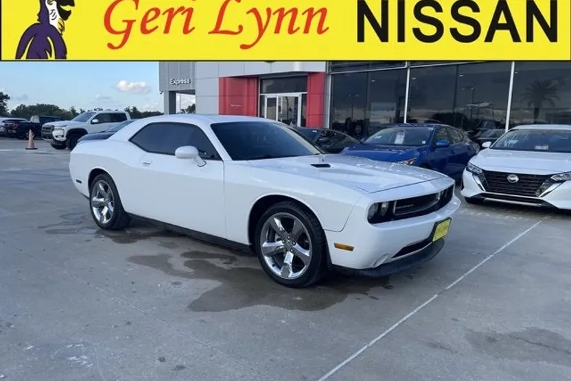2014 Dodge Challenger SXT Plus photo 1