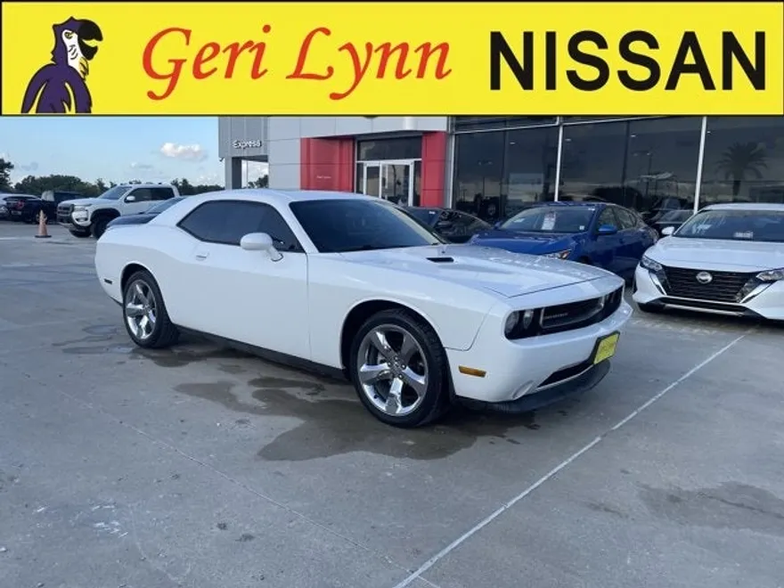 2014 Dodge Challenger SXT Plus photo 1