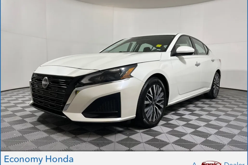 2023 Nissan Altima 2.5 SV photo 1