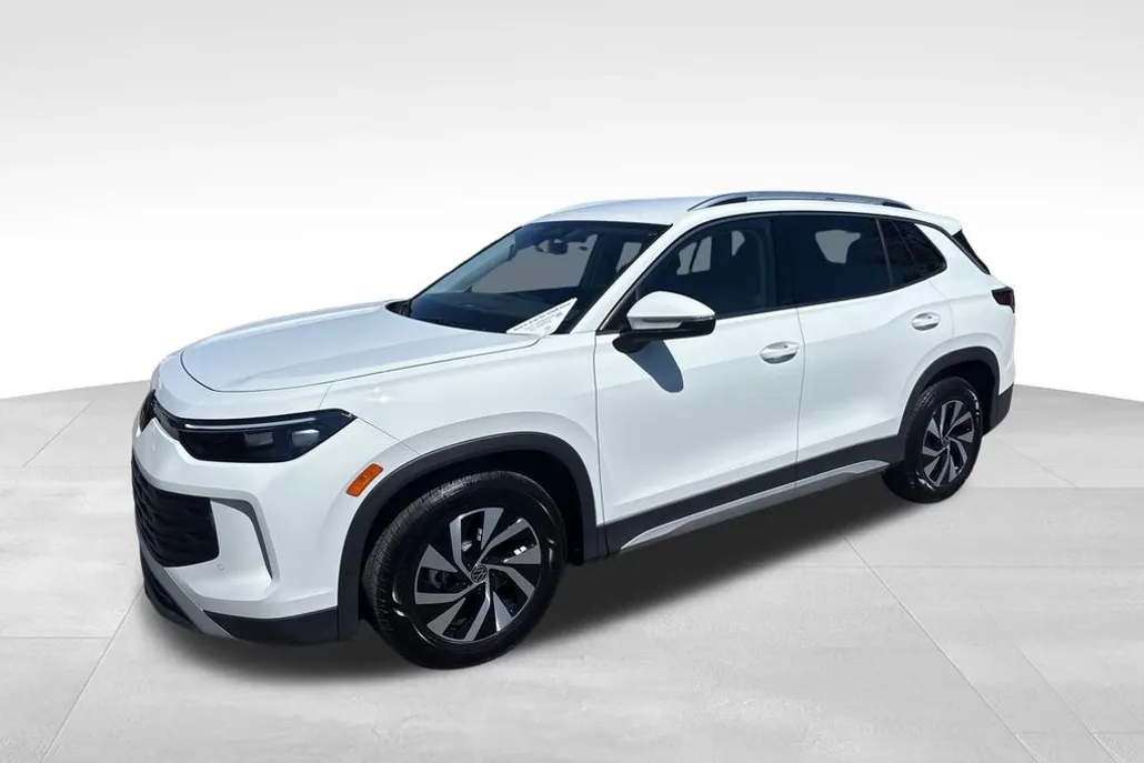 2025 Volkswagen Tiguan S photo 1