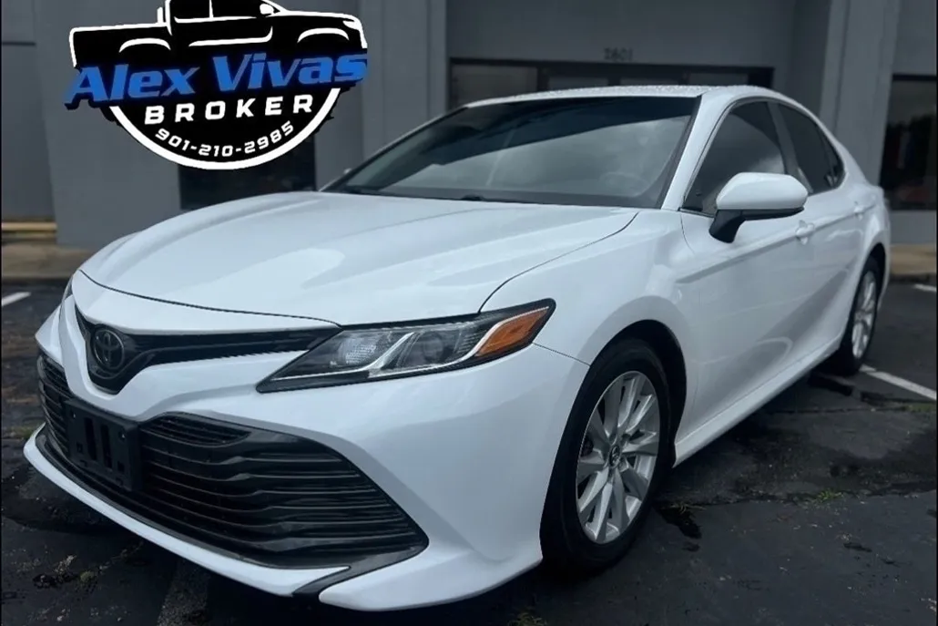 2020 Toyota Camry LE photo 1
