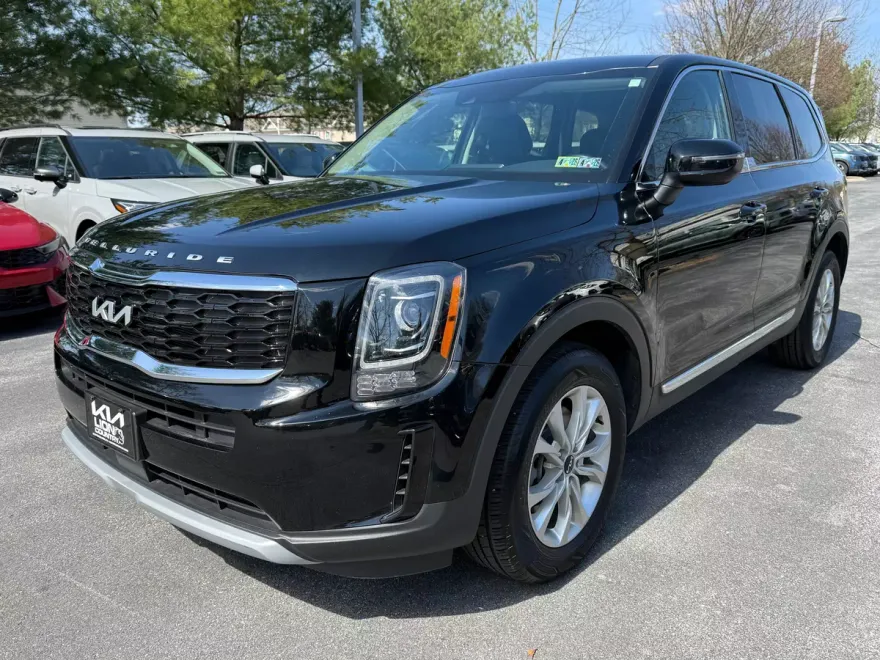 2022 Kia Telluride LX photo 1