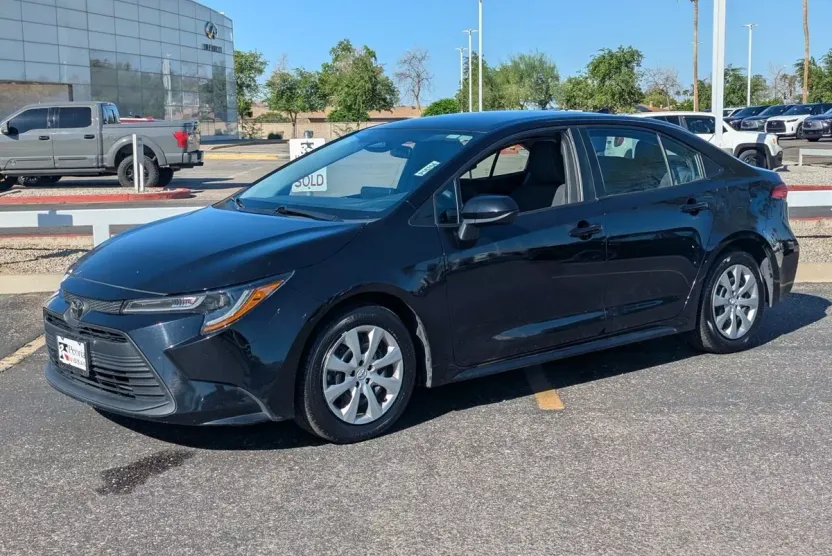 2024 Toyota Corolla LE photo 1