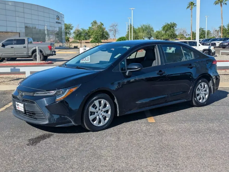 2024 Toyota Corolla LE photo 1