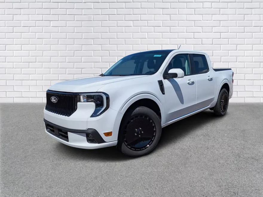 2025 Ford Maverick photo 1