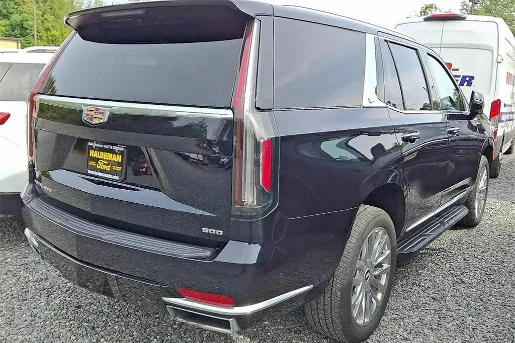 2022 Cadillac Escalade Premium Luxury photo 1