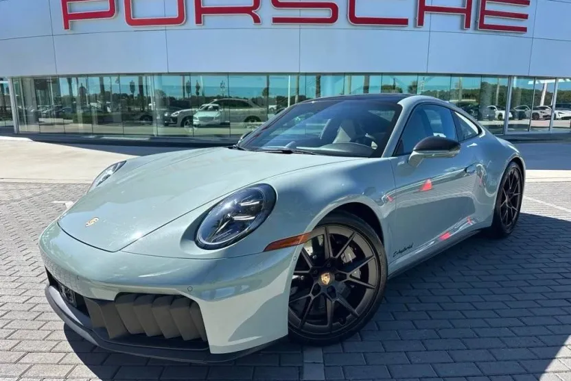 2025 Porsche 911 4 GTS photo 1
