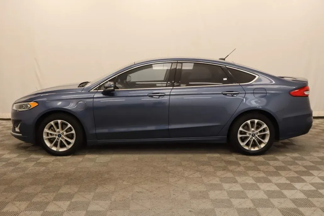 2019 Ford Fusion Energi Titanium photo 1