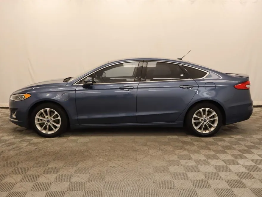 2019 Ford Fusion Energi Titanium photo 1