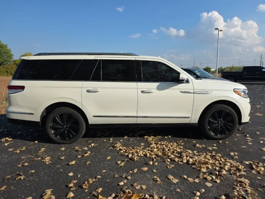 2023 Lincoln Navigator L Reserve photo 1