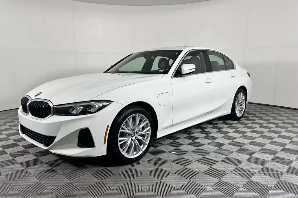 2024 Bmw 330e photo 1