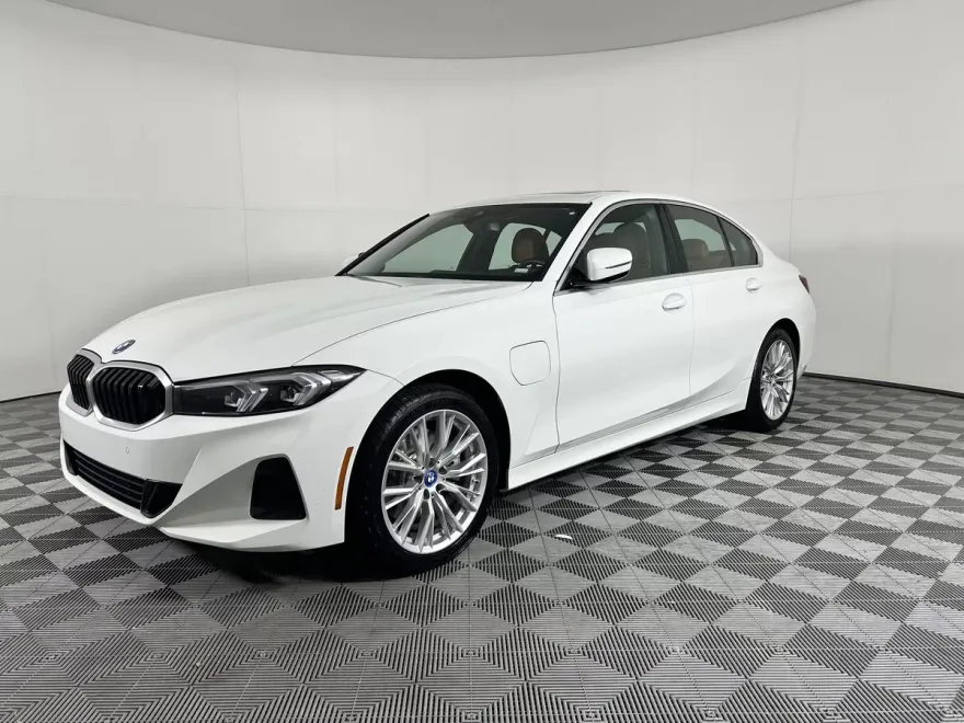 2024 Bmw 330e photo 1