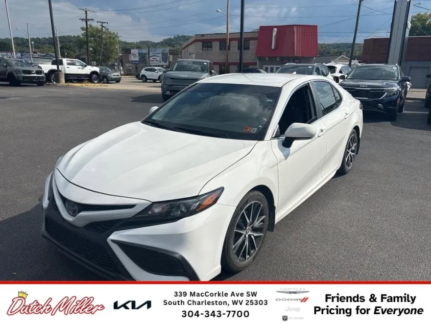 2024 Toyota Camry Hybrid SE photo 1