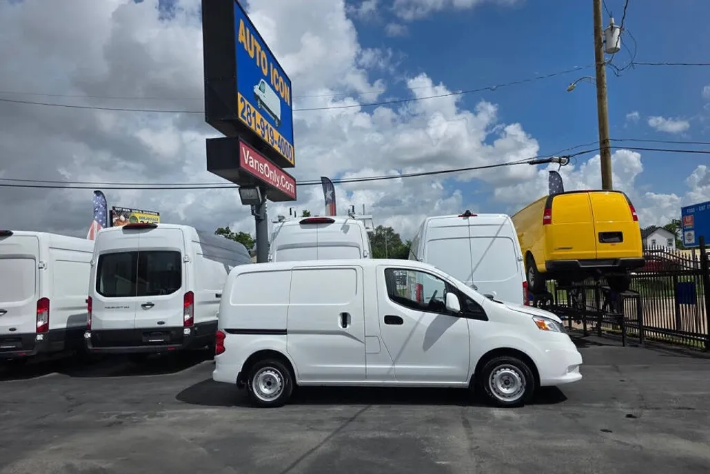 2019 Nissan NV200 SV photo 1