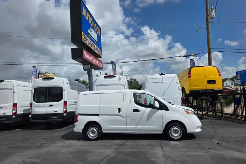 2019 Nissan NV200 SV photo 1
