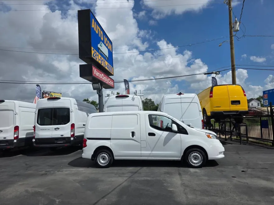 2019 Nissan NV200 SV photo 1