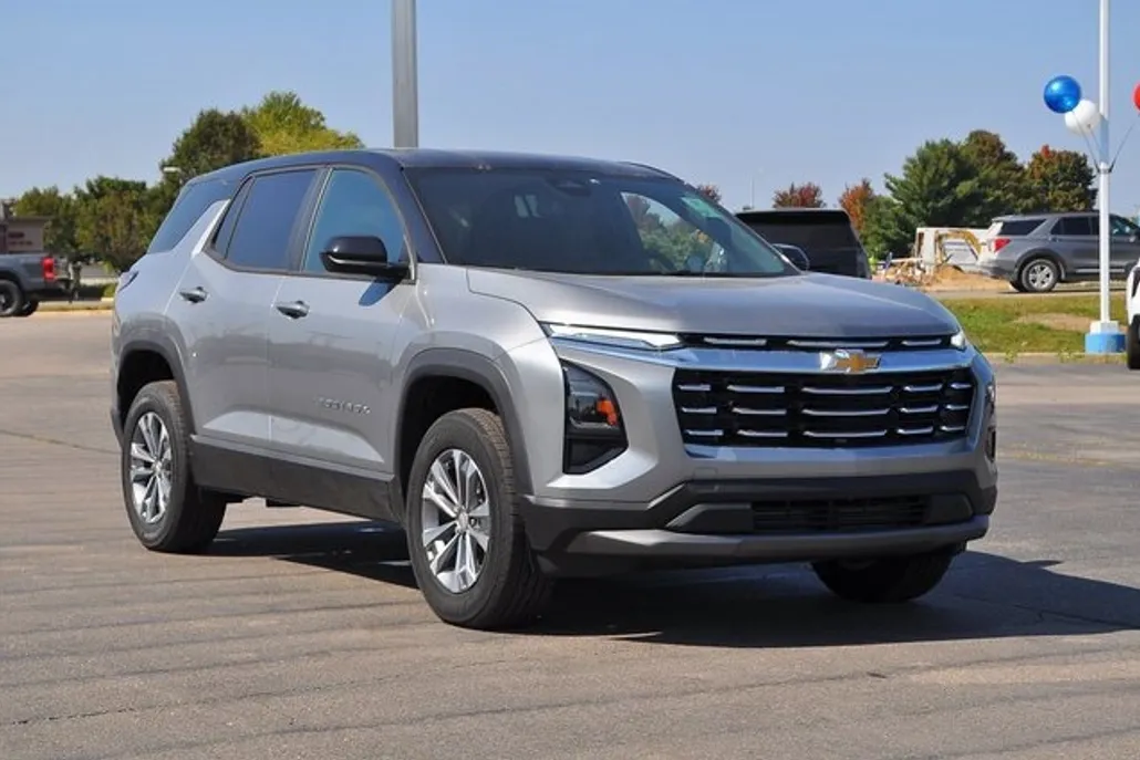 2026 Chevrolet Equinox LT photo 1