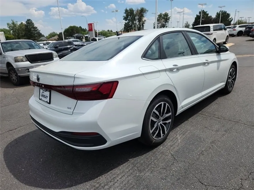 2025 Volkswagen Jetta 1.5T SE photo 1