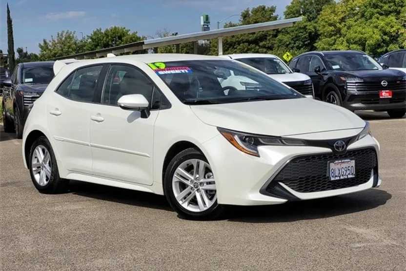 2019 Toyota Corolla SE photo 1