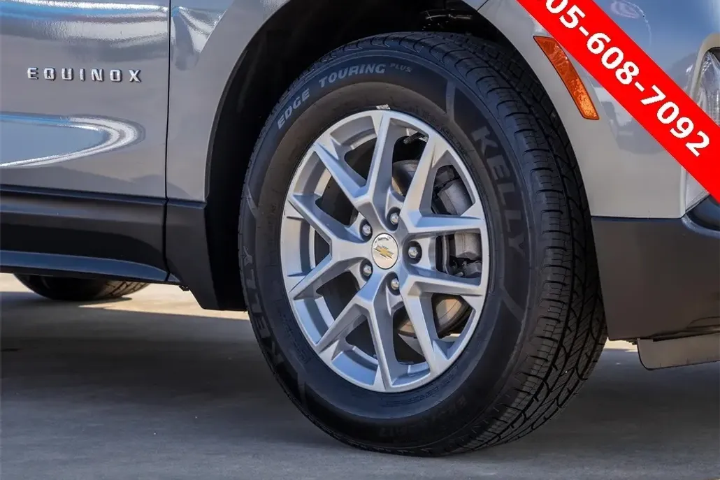 2024 Chevrolet Equinox LT photo 1