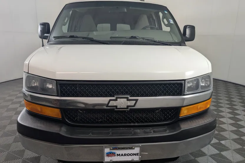 2016 Chevrolet Express 3500 LT Passenger Van photo 1