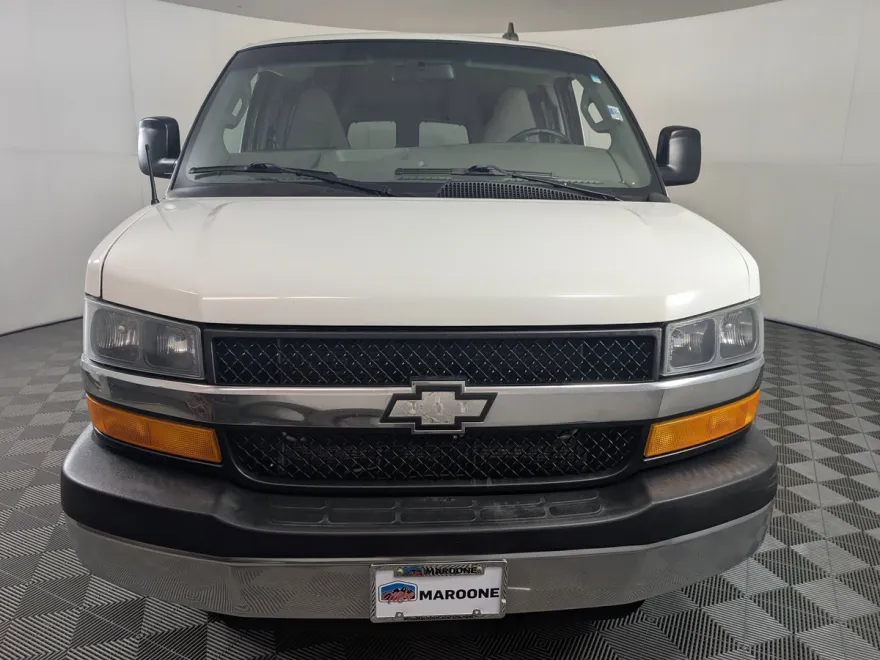 2016 Chevrolet Express 3500 LT Passenger Van photo 1