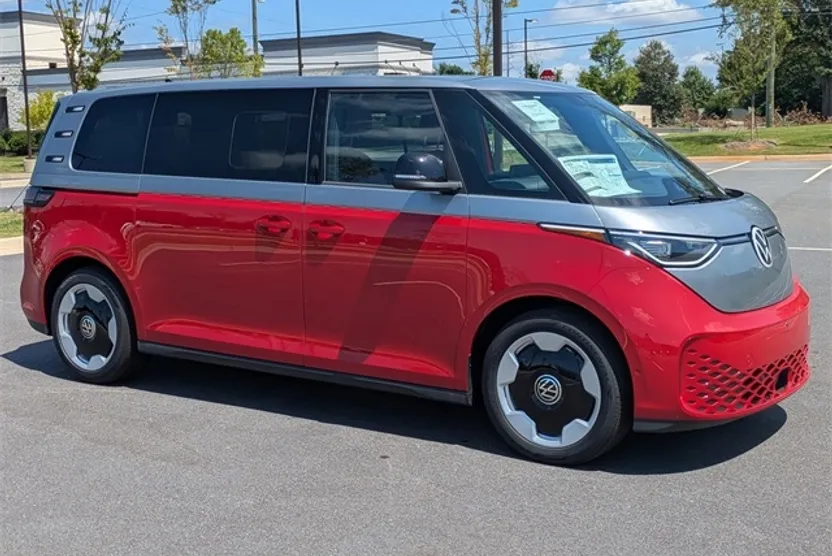 2025 Volkswagen ID. Buzz Pro Plus photo 1