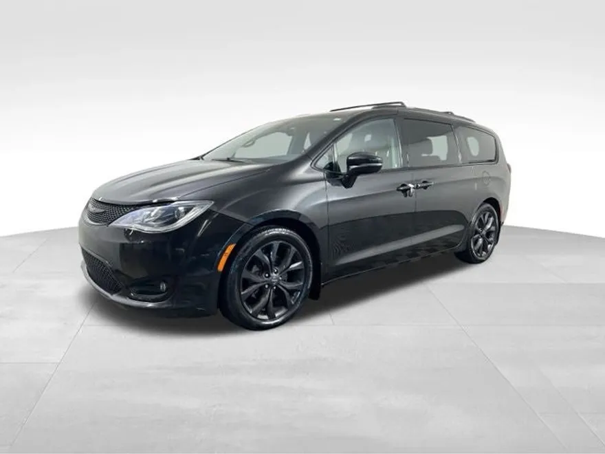 2019 Chrysler Pacifica Limited photo 1