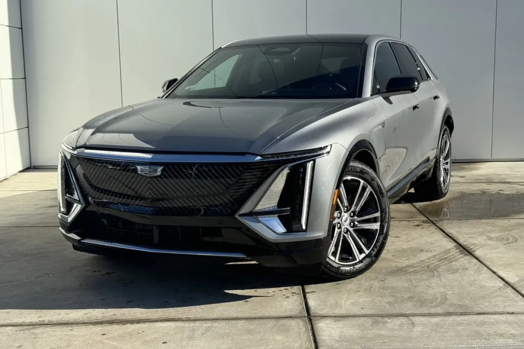 2025 Cadillac Lyriq Luxury photo 1