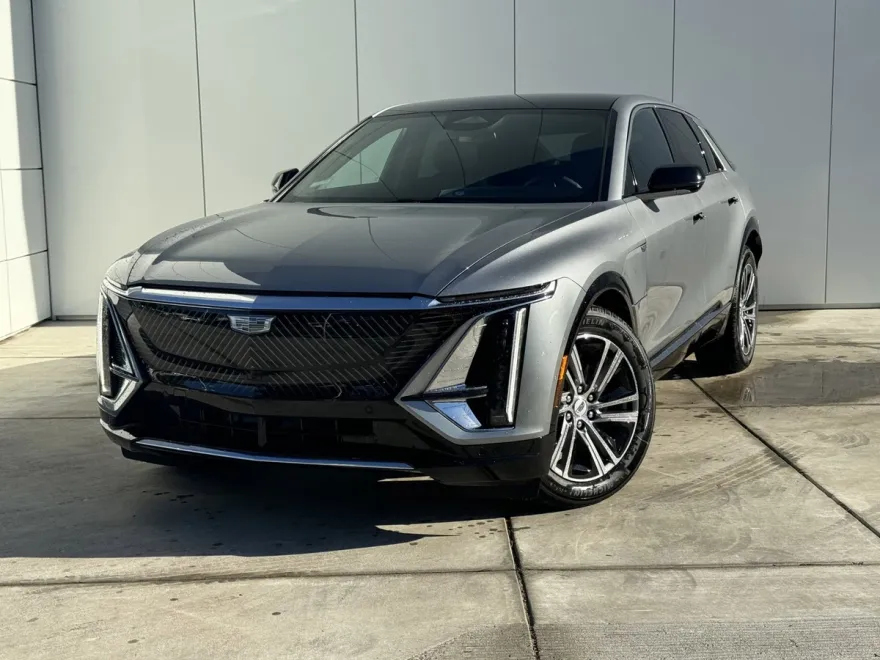 2025 Cadillac Lyriq Luxury photo 1