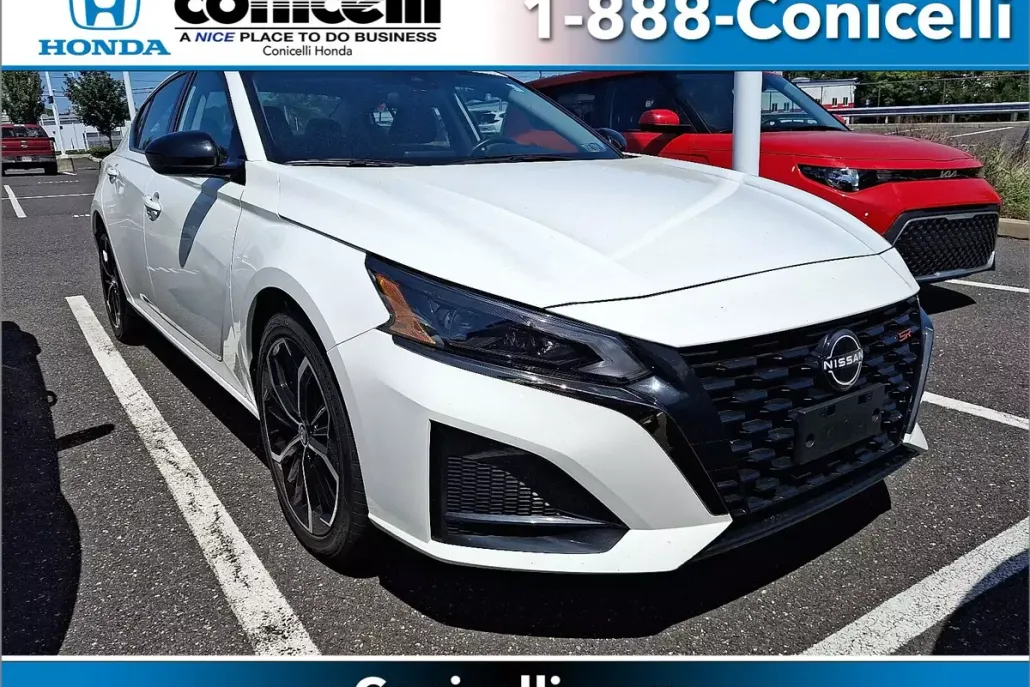 2024 Nissan Altima 2.5 SR photo 1