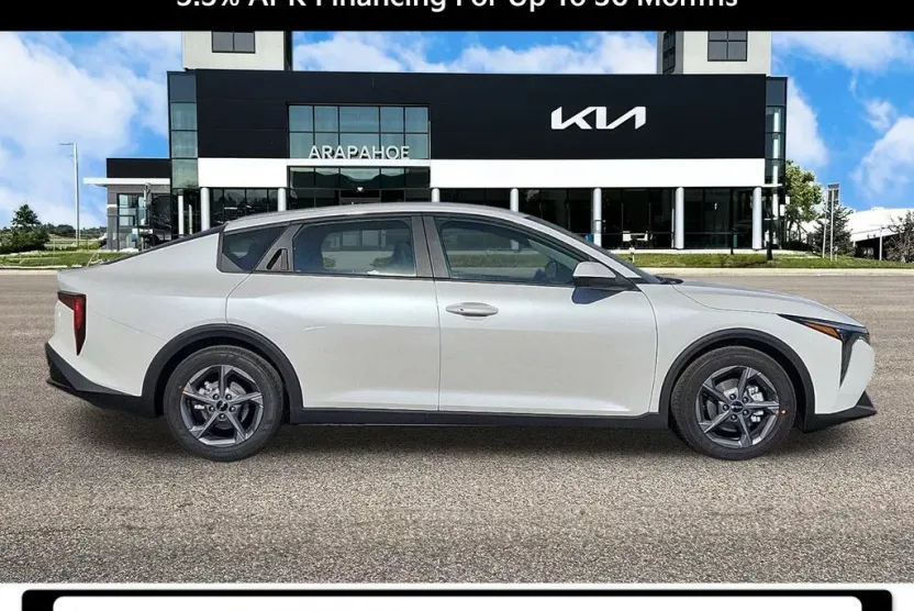 2025 Kia K4 LXS photo 1