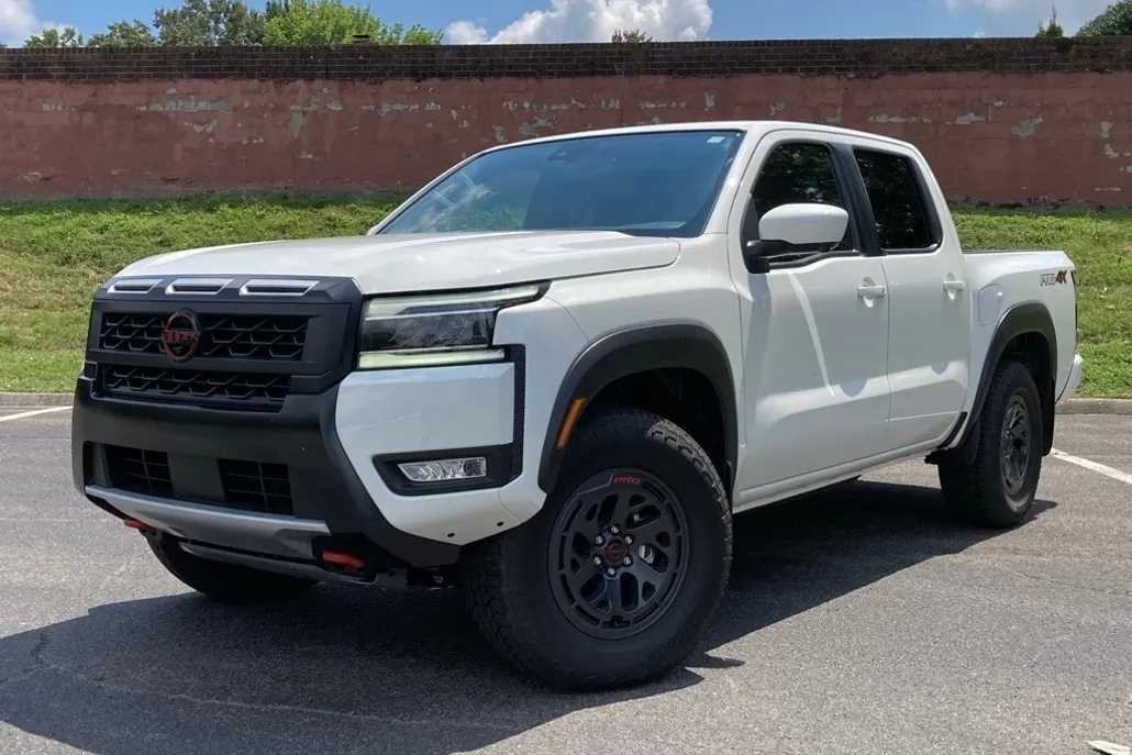 2025 Nissan Frontier PRO-4X photo 1