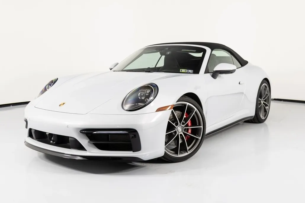 2024 Porsche 911 4S Cabriolet photo 1