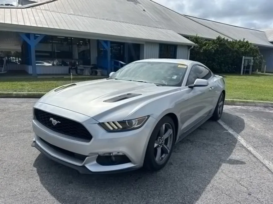 2015 Ford Mustang V6 photo 1