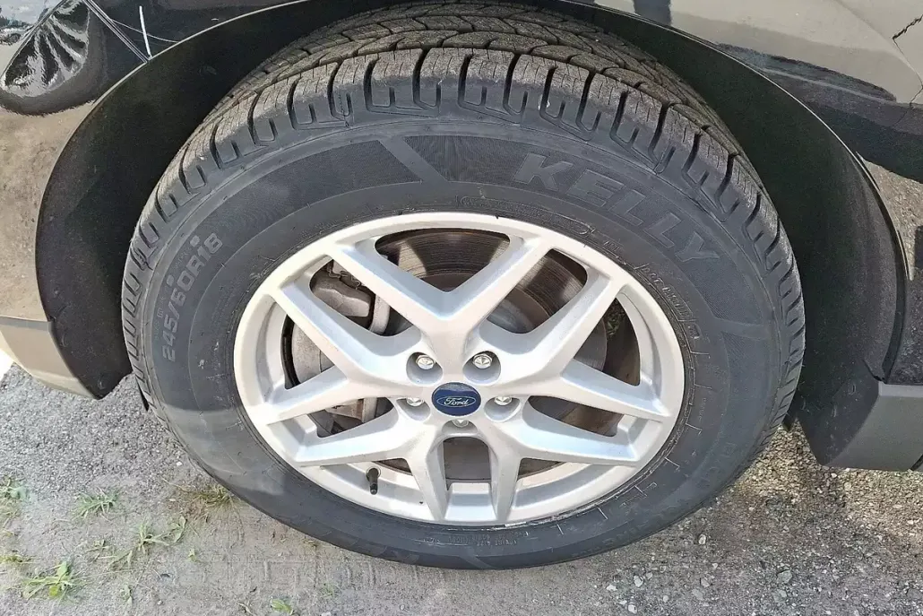 2022 Ford Edge SEL photo 1