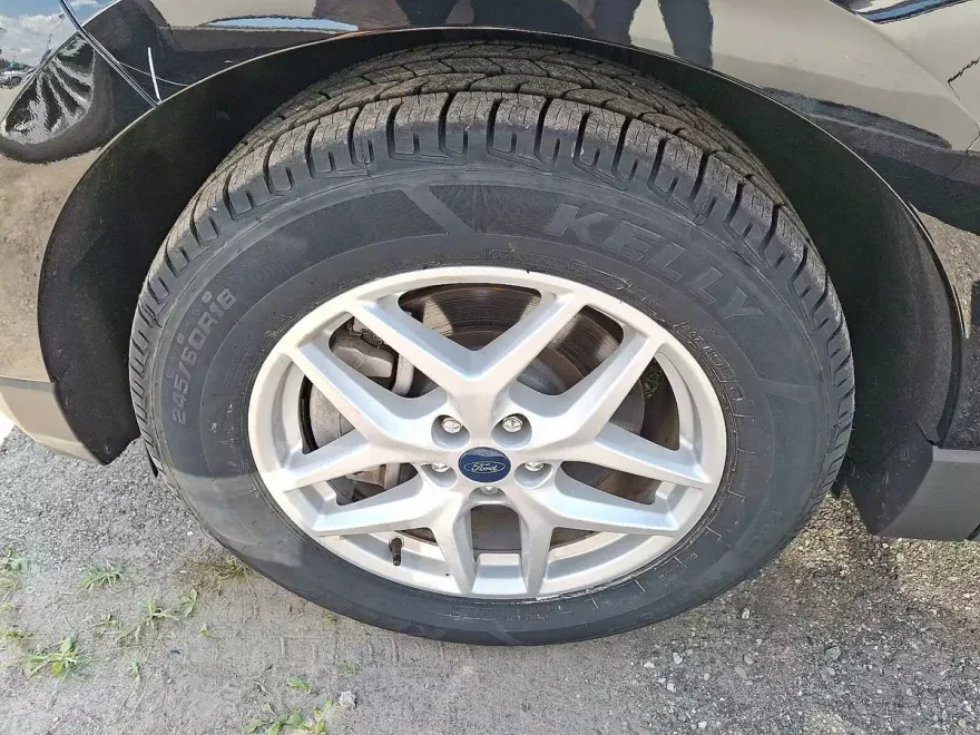 2022 Ford Edge SEL photo 1