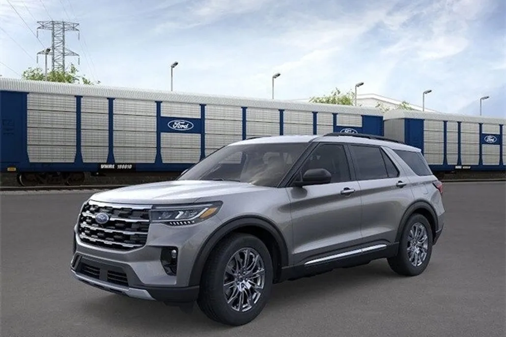 2025 Ford Explorer photo 1