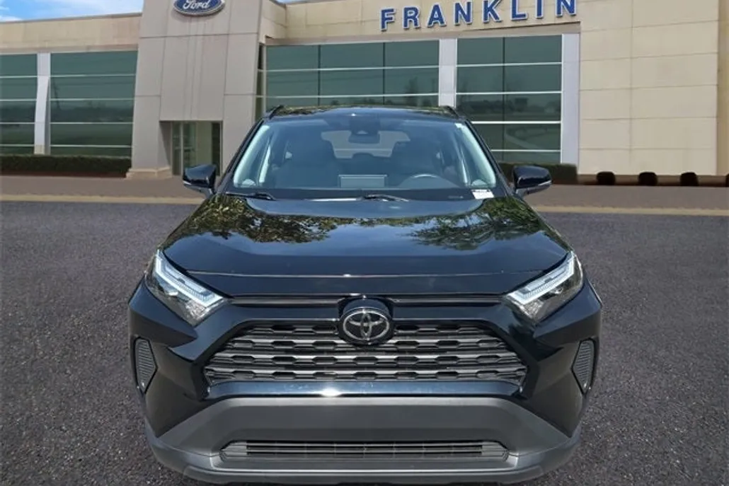 2024 Toyota RAV4 XLE photo 1