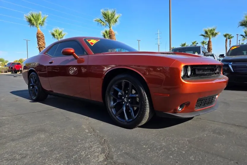 2022 Dodge Challenger SXT photo 1