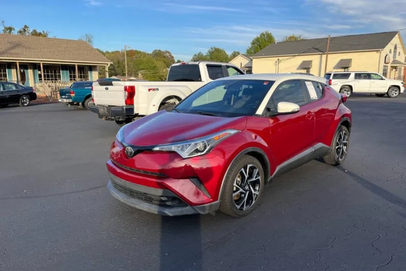 2018 Toyota C-HR XLE photo 1