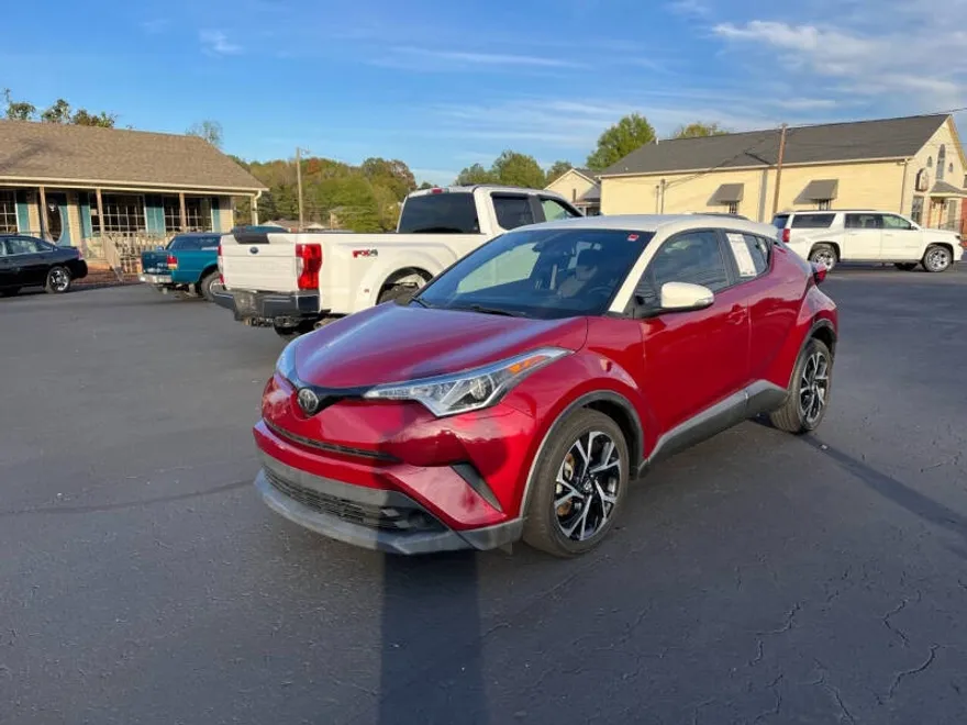 2018 Toyota C-HR XLE photo 1