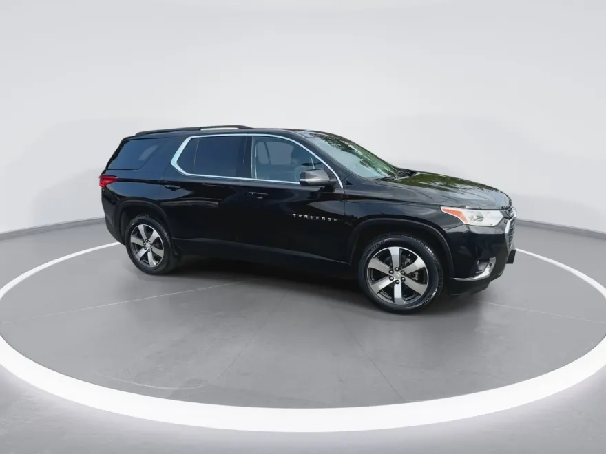2021 Chevrolet Traverse Leather photo 1