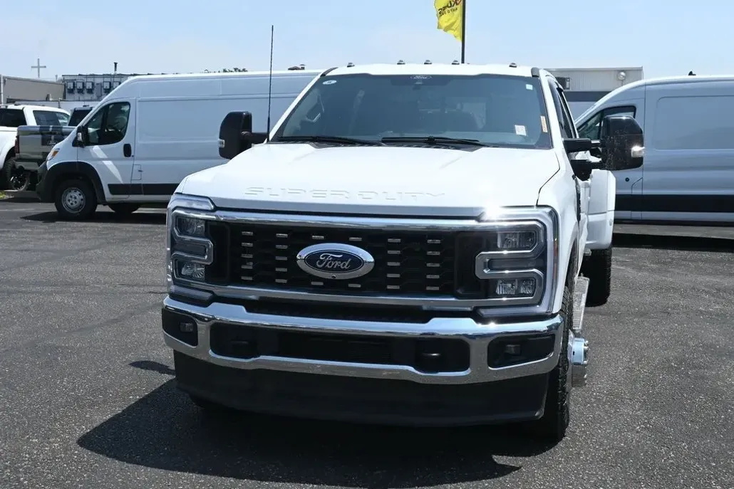2024 Ford F-350 Lariat photo 1