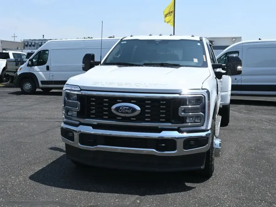 2024 Ford F-350 Lariat photo 1
