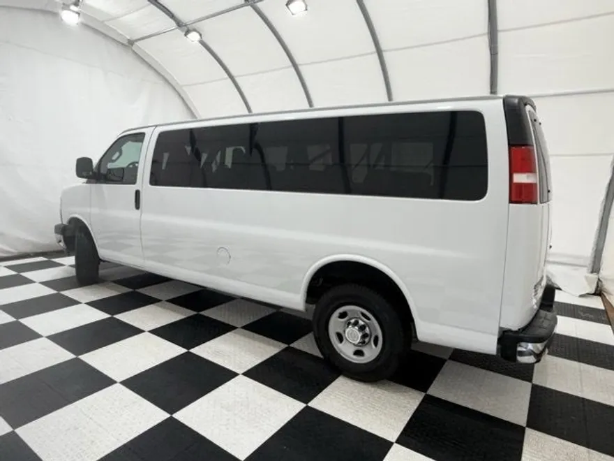 2022 Chevrolet Express 3500 LS Passenger photo 1