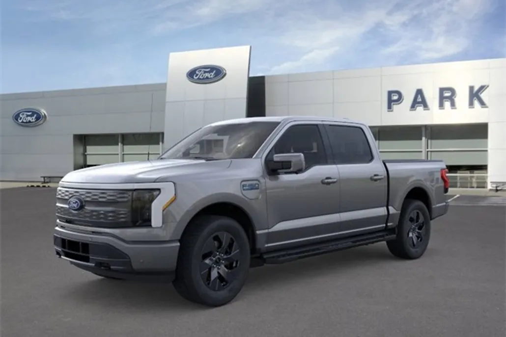 2025 Ford F-150 Lightning Lariat photo 1