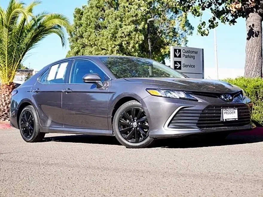 2023 Toyota Camry LE photo 1