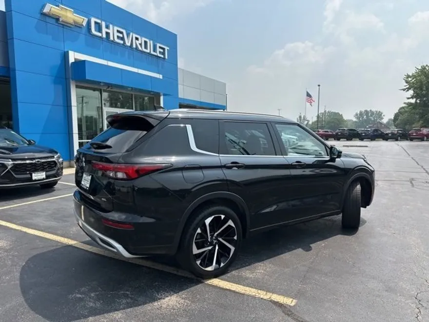 2023 Mitsubishi Outlander SEL photo 1